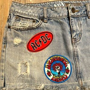 **(ITEM IS SOLD 1/30)**Grateful Dead Band Patch Denim Cut-off Mini Skirt Sz 5
